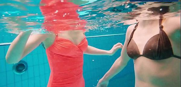  Three hot horny girls swim together